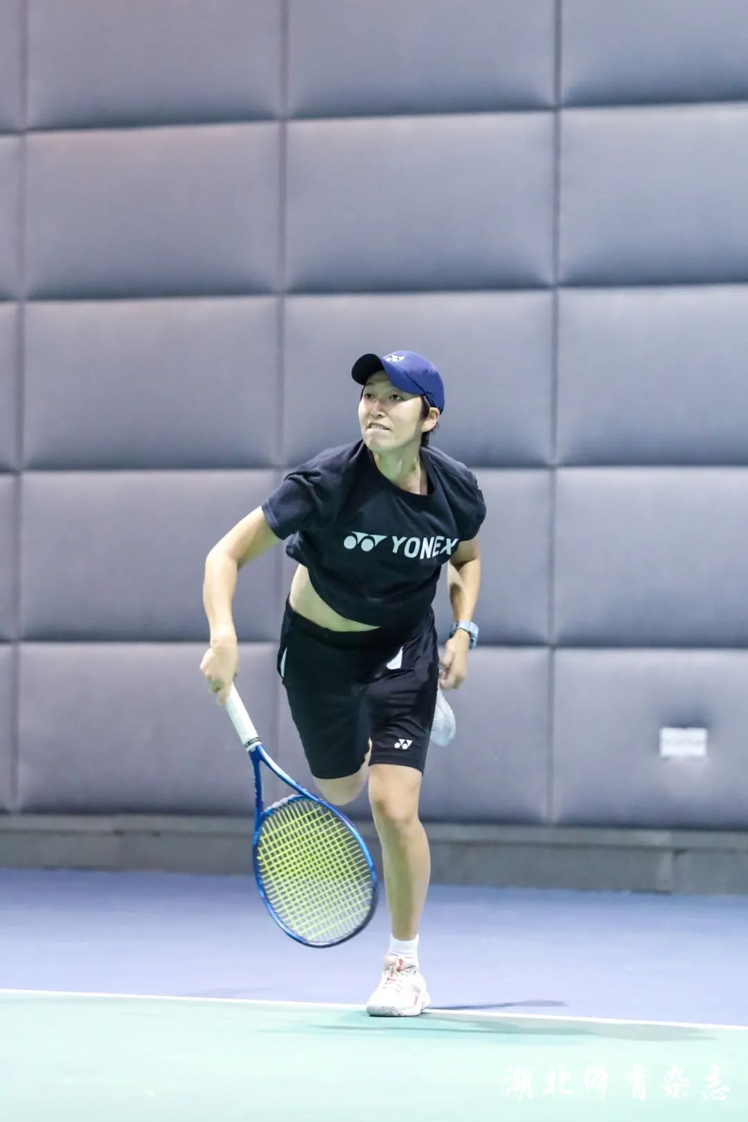 他不仅通过 他不仅通过